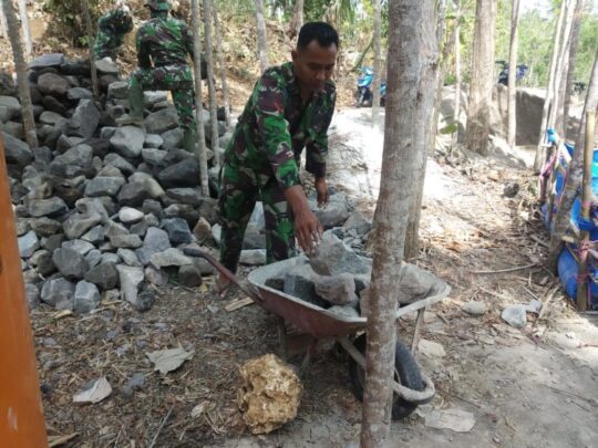 Percepat Penyelesaian Program Fisik, Gerobak Dorong akan Ditambah di Lokasi TMMD malang batu