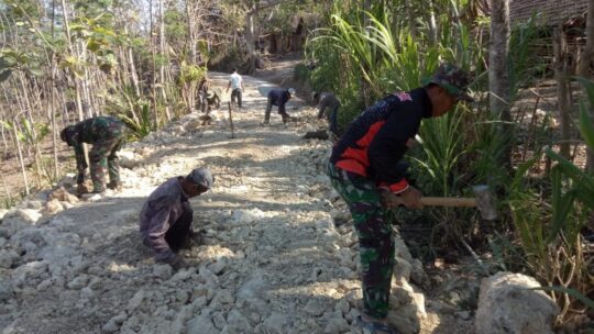 Rabat JAalan Mau Selesai Jalan Desa Makin Lancar