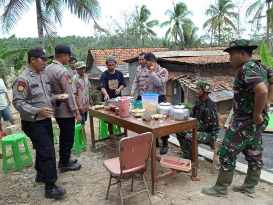 Kemanunggalan TNI-Polri dan Warga Nampak di Lokasi TMMD 106 Kodim Cilacap