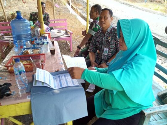 Wisata Pemancingan Kramacenil Makin Ramai, Kadus Kaligintung Buat Tiket Parkir Bersama Anggota Satgas