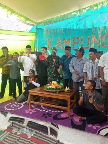 Tasyakuran Gedung Songo berasama Kepala Desa Kedungsalam