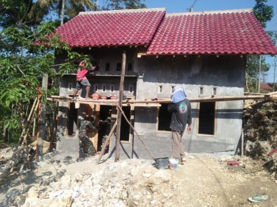 ATAP BARU BAPAK ISMANTO YANG MENDAPAT BANTUAN RTLH