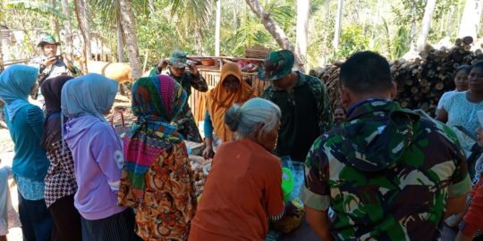 Bantu Masak di Lokasi TMMD