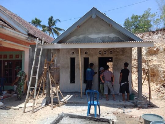 Obrolan Pelepas Lelah di RTLH Pak Riyono