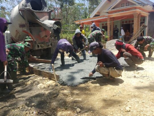 SATGAS TMMD MELANJUTKAN PENGERJAAN RABATAN JALAN