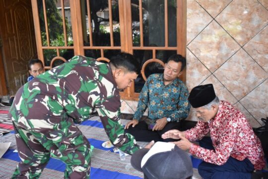 Dukung Giat TMMD 106 Danramil Donomulyo Laksanakan Komsos