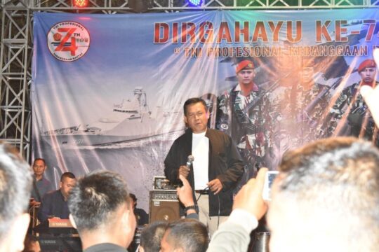 Kasrem 081/DSJ Hibur Pengunjung Pameran Alutsista dan Pasar Rakyat