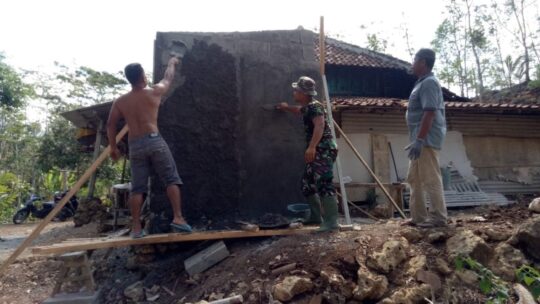 BERKAT JAMBAN KELUARGA, PAK WARINO KINI BEBAS DARI ANCAMAN PENYAKIT