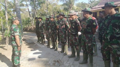 Pawas TMMD ke-106 Kodim 0802 Berikan Arahan Kepada Anggota Satgas