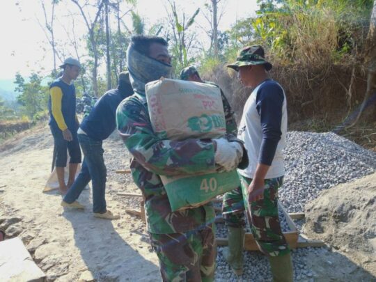 Perkasa, Prada Signal Dalam Hitungan Menit Habiskan Puluhan Sak Semen PC
