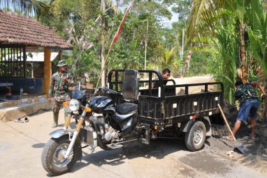 Hadirnya Motor Gerobak Roda 3 HTM bermanfaat memindahkan Martial sisa pada TMMD 106