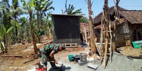 Pembuatan Jamban Sehat Dambaan Warga Kedungsalam