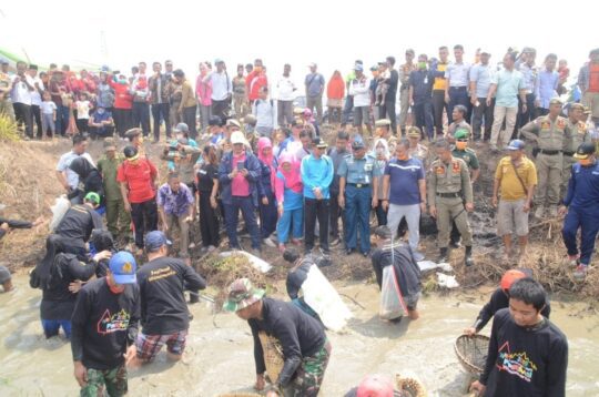 Bupati Lampura Hadiri Ngubek Kali Dalam Festival Wonomarto