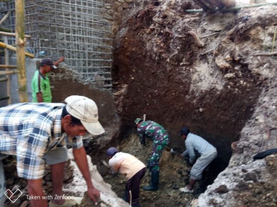 Ini Dia Aksi Gotong Royong antara TNI dan Warga
