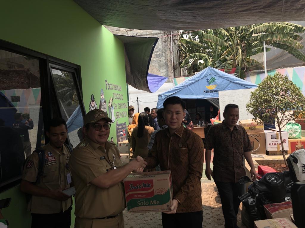 Anggota DPRD DKI Fraksi Nasdem, Kunjungi Korban Bencana Kebakaran Taman Sari