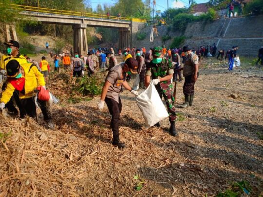 Binter Terpadu, Kodim Trenggalek Ajak Masyarakat Peduli Sampah