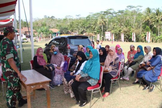 Persit Cabang XVIII Kodim Cilacap Mendukung Total TMMD 106