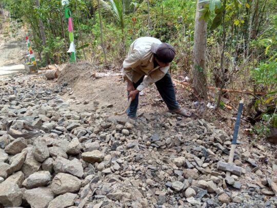 Semangat Tinggi Paino Dalam Membantu Kegiatan TMMD