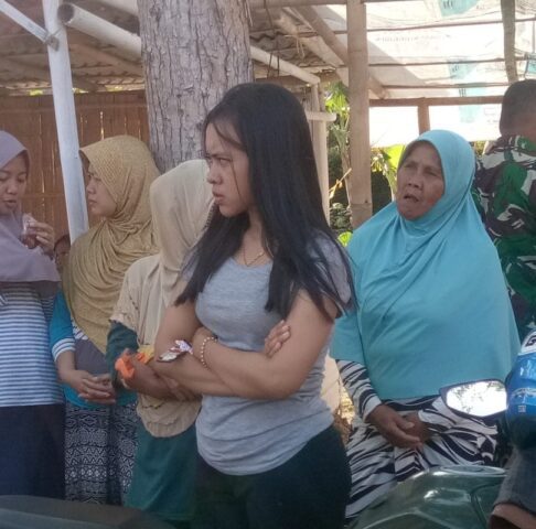 Warga Berduyun Duyun Tonton Gladi Resik Pembukaan TMMD