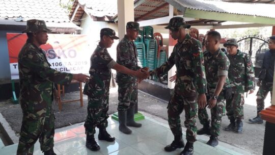 Babinsa Cilibang Sambut Satgas TMMD 106 Kodim Cilacap