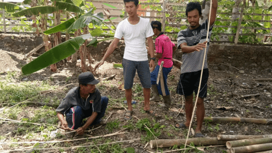 Kepala Dusun Cironeng Rasim Bangga Punya TNI Yang Berikan Pengobatan Gratis Pada Hewan Ternak