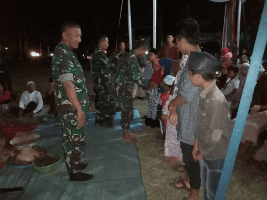 Kasdim Serahkan Bantuan Kepada Anak Yatim di Malam Jelang Pembukaan TMMD 106 Kodim Cilacap