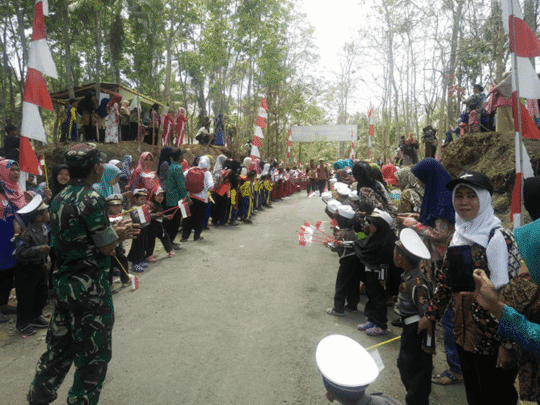 Ribuan Masyarakat Desa Cilibang Saksikan Pembukaan TMMD 106