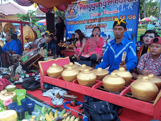 Kesenian Ebeg Hibur Peserta Pembukaan TMMD 106 Cilacap