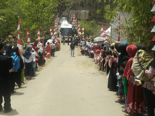 Keceriaan Siswa Siswi SD Sambut Tamu Istimewa TMMD 106 Kodim Cilacap