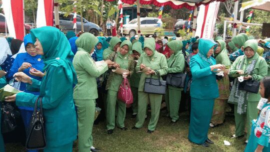 Pembukaan TMMD Reg 106 TA 2019 Kodim 0703 Cilacap, Persit Kartika Candra Kirana Dan Jalasenatri Nikmati Tumpeng Masakan Warga Cinoreng