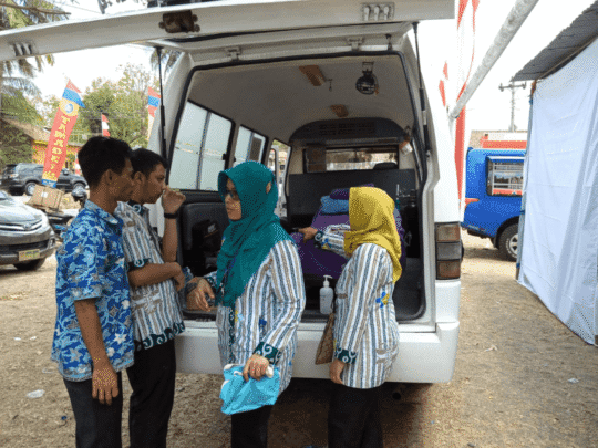 Puskesmas Jeruklegi 2 Berikan Dukungan, Stanbay Satu Unit Mobil Ambuilance Dan Tim Medik Di Lapangan Desa CIlibang