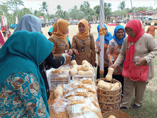 Stan Buah Labu Madu Jadi Buruan Pengunjung