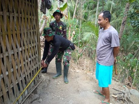 Satgas TMMD 106 Bongkar Rumah