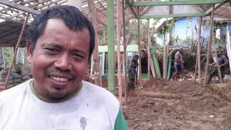 Rumah Dibongkar Oleh TNI, Warga Ini Terharu