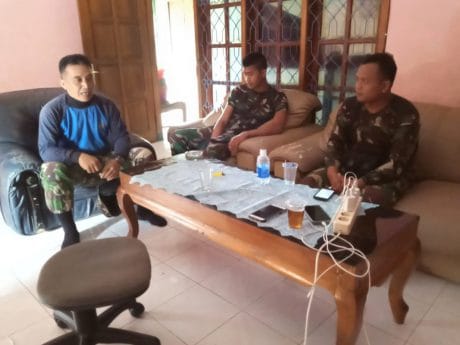 Anggota Satgas TMMD 106 Kodim Cilacap dari Zipur Lakukan Brriefing Sebelum Kerja