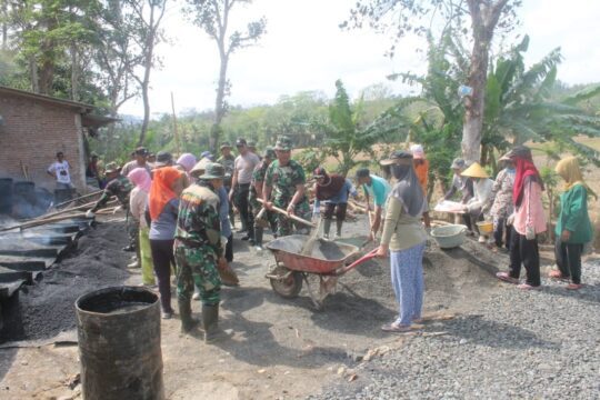 Kado Indah HUT TNI, Saat Kemanunggalan TNI dan Rakyat Terjadi di TMMD 106 Kodim Cilacap