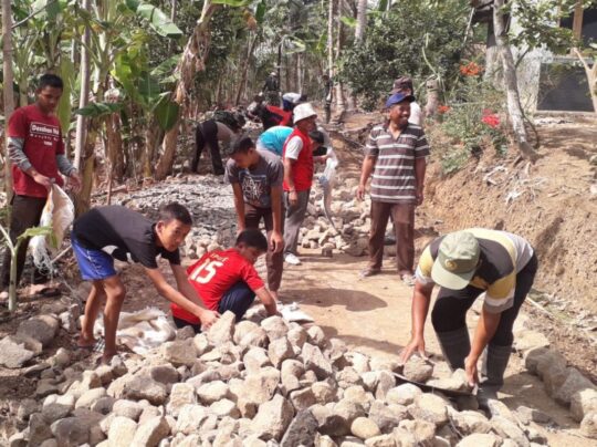 Sasaran Kegiatan TMMD Dalam Pemasangan Batu Krop, Hampir Selesai Di Dusun Kalirau