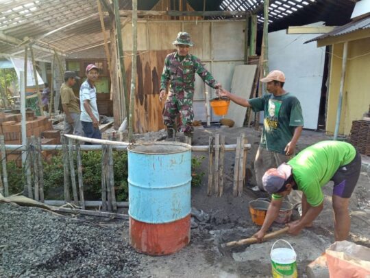Kebersamaan Satgas TMMD dengan Warga, Bukti TNI Ada Untuk Rakyat