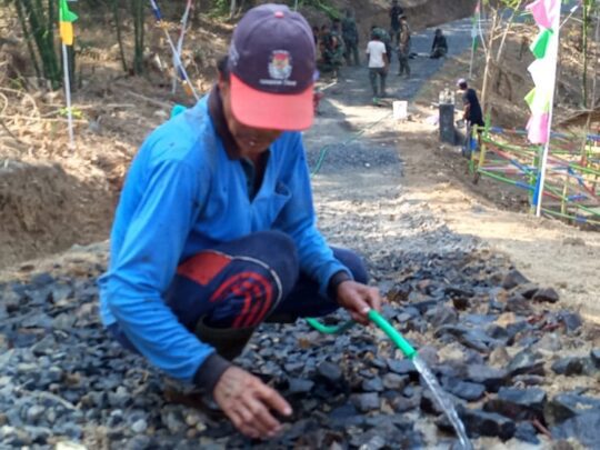 Kisam Semangat Padatkan Jalan Usaha Tani Demi Impian Warga