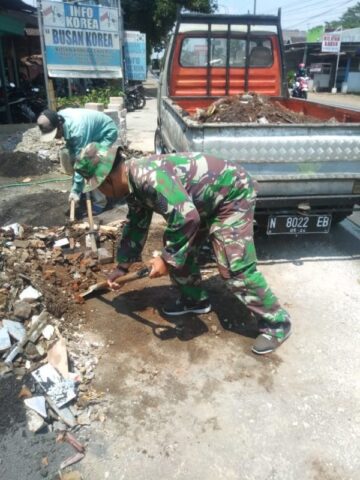 Material Bekas Bongkaran Bermanfaat Dan Berguna Di Program TMMD 106 Donomulyo