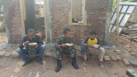 Bubur Kacang Ijo Satiyem, Jadi Langganan Satgas TMMD 106 Kodim Cilacap
