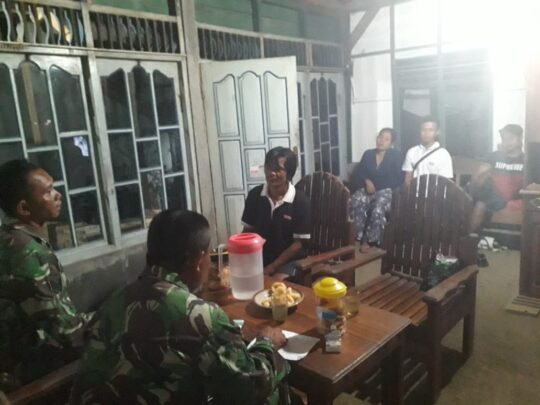 Jalin Silahturahmi, Serka Sodirin Dan Sertu Budi Suwantoro Lakukan Anjangsana kerumah Penerima RTLH.