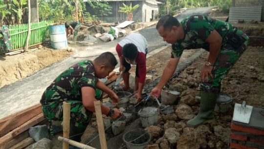 Teras Rumah Ratiwan, Dipondasi oleh Satgas TMMD 106 Kodim Cilacap