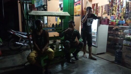 Sambangi Warga Malam Hari, Serka Sodirin Dapat Sambutan Hangat