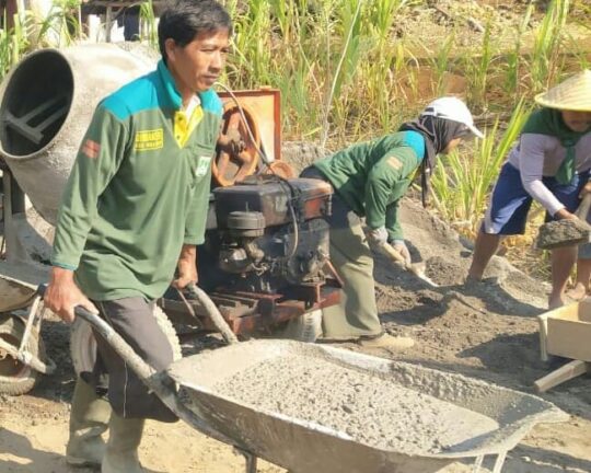 WARNA ORANGE GEROBAK DORONG (ARCO) BERUBAH WARNA ABU-ABU PADA TMMD DONOMULYO
