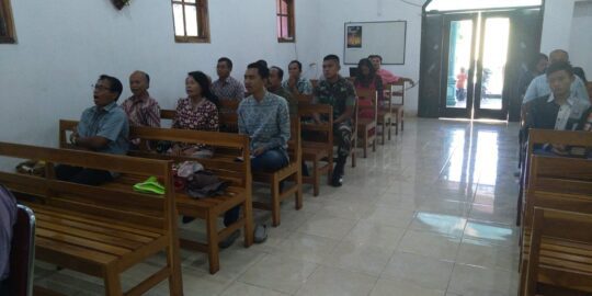 Di Tengah-Tengah Kesibukannya, Anggota Satgas TMMD ke 106 Tetap Utamakan Ibadah