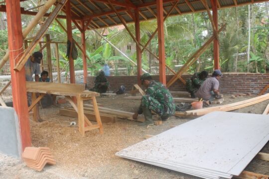 Dengan Kebersamaan Dan Semangat Gotong Royong, Rehab Rumah Jaidi Mulai Berdiri