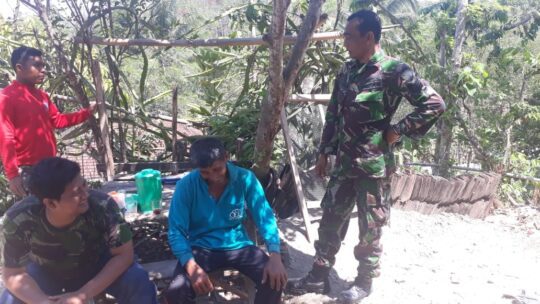 Pawas TMMD dari Lanud Serma Tomo waktu kunjungan ke lokasi TMMD Ke 106