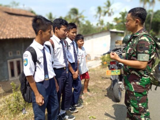 Tanamkan Kedisiplinan dan Etika, Sertu Mulyono Berikan Komsos Pada Remaja SLTP