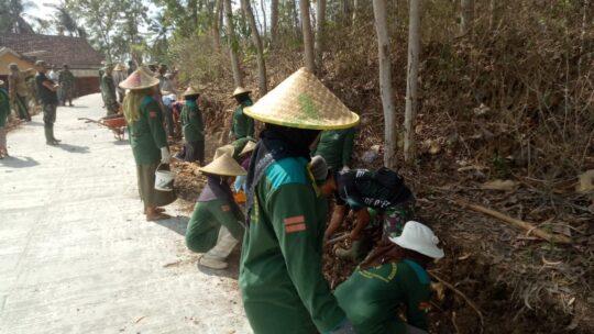Para Srikandi Hiasi Jalan Pada Giat Hari Ini